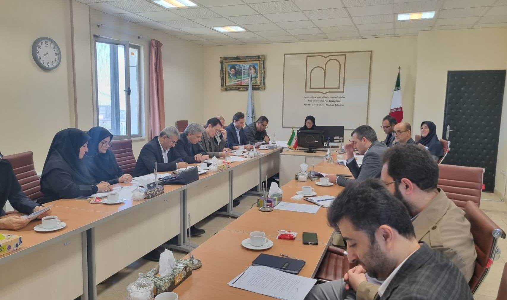 جلسه بررسی آئین نامه مراکز خدمات جامع سلامت آموزش در اتاق جلسات معاونت آموزش برگزار گردید
