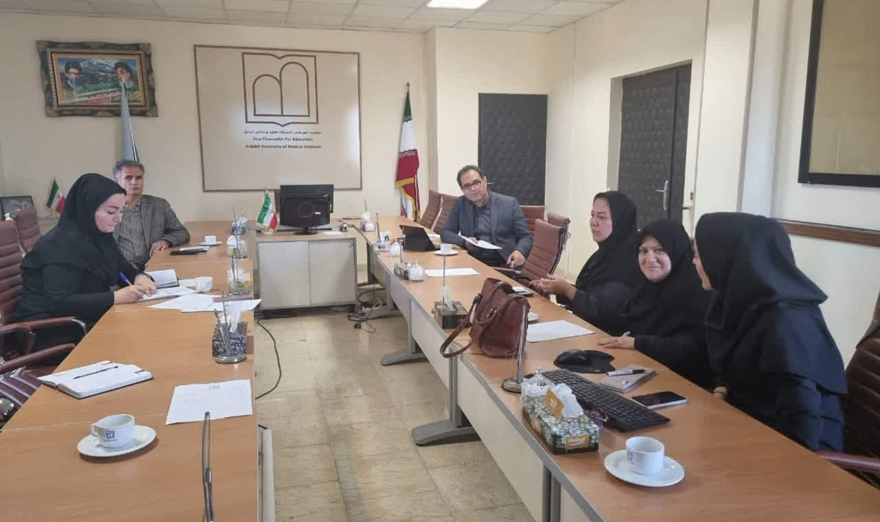 جلسه بررسی مستندات ارزیابی درونی اعتباربخشی گروه داخلی -جراحی رشته پرستاری برگزار گردید.