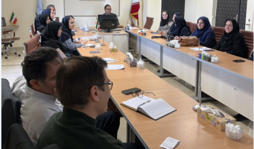 جلسه شورای  EDC با موضوع گزارش فرایند های انتخاب استاد نمونه و سرآمد دانشگاه ها با حضور اعضاء و کارشناسان محترم بیمارستان ها  و بیمارستان ها در سالن جلسات معاونت آموزشی دانشگاه برگزار گردید.